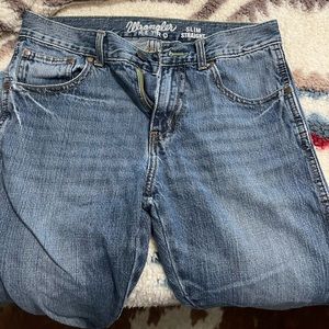 Wrangler retro slim straight size 30x34 one small hole near back pocket